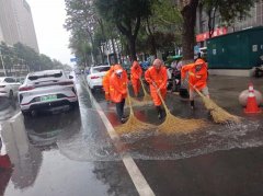 黨建引領 | “情系環(huán)衛(wèi)工 酷暑送清涼”